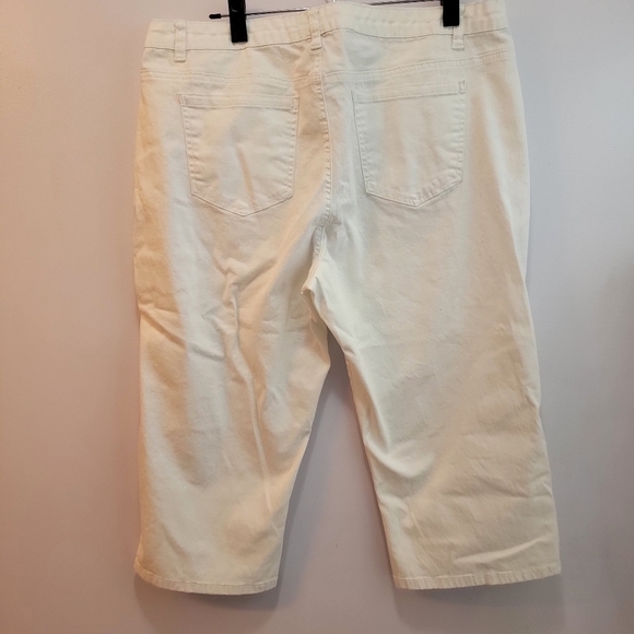 NWT Blue Identity White Cropped Jeans Size 18 - Picture 2 of 3